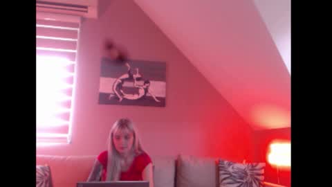 A girl online show from September 2025 07:24:02 AM