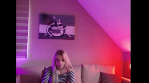 A girl online show from November 2025 08:24:01 AM