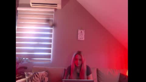 A girl online show from February 2026 08:12:02 AM