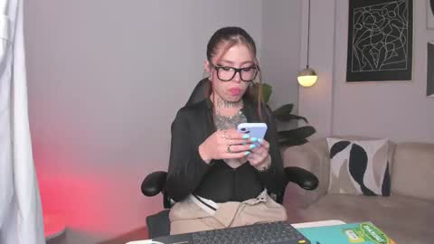 dreamleah_ online show from September 2025 05:09:02 AM