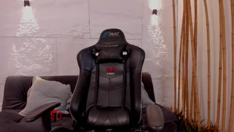 Snapshot of dreammr1 chatting on February 2025 03:14:01 PM cris online show from February 2025 03:14:01 PM