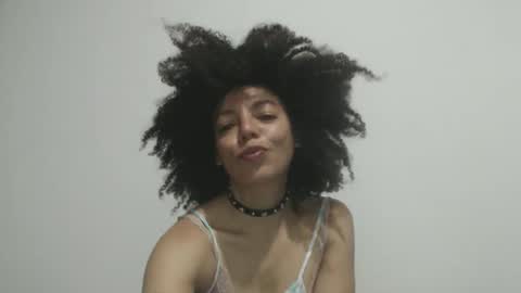 Snapshot of dreamylatina chatting on May 2026 01:45:01 AM DreamyLatina online show from May 2026 01:45:01 AM