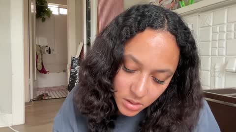 RIRI OR DREAMY online show from January 2025 08:28:01 PM