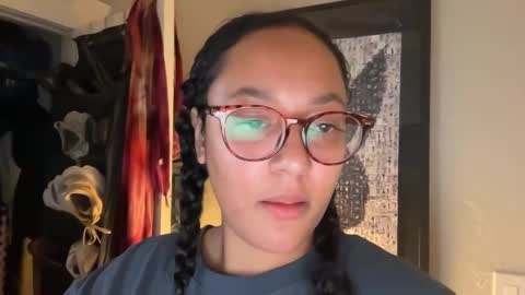 RIRI OR DREAMY online show from February 2025 06:00:01 PM