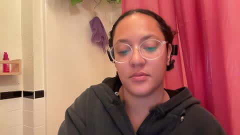 RIRI OR DREAMY online show from February 2025 04:31:01 AM