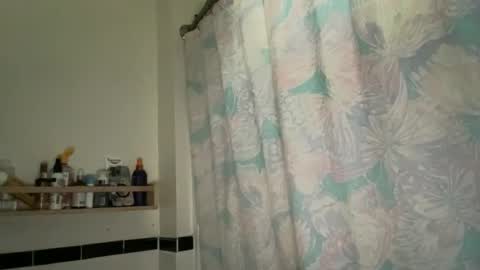 RIRI OR DREAMY online show from December 2025 04:45:02 PM