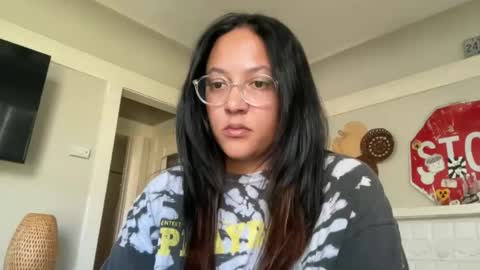 RIRI OR DREAMY online show from February 2026 07:04:01 PM