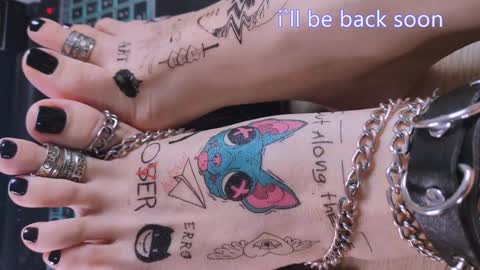 Snapshot of drug_feet chatting on December 2024 03:49:02 PM Mistress Lola Slavic witch online show from December 2024 03:49:02 PM