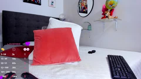 Dulce Maria online show from February 2025 02:14:01 AM