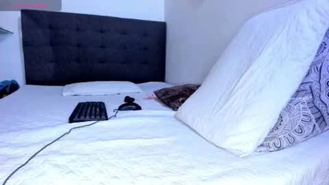 Dulce Maria online show from May 2026 01:35:01 AM