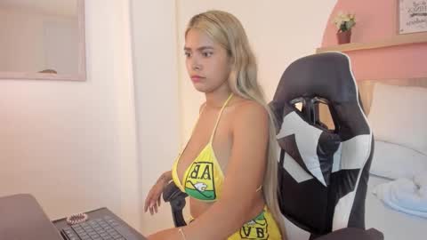 Snapshot of dulce757_ chatting on October 2025 09:00:02 PM D U L C E online show from October 2025 09:00:02 PM