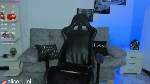 Snapshot of dulce_alice_ chatting on October 2025 10:12:02 AM ALICE online show from October 2025 10:12:02 AM