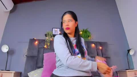 DULCE AURORA online show from April 2026 10:13:01 AM