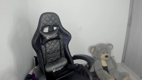 Snapshot of dulcekim_dj chatting on January 2025 03:33:02 PM dulcekim_dj online show from January 2025 03:33:02 PM