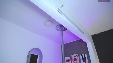 Snapshot of dulcerose01 chatting on October 2025 01:50:02 AM Dulce Rose online show from October 2025 01:50:02 AM