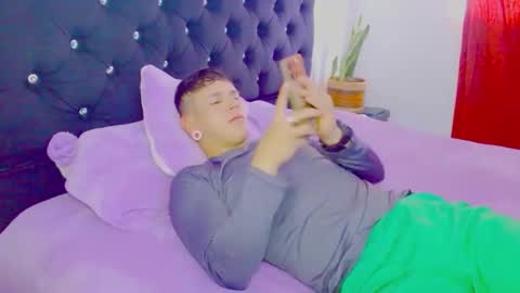 Juliana and online show from October 2025 09:57:01 PM