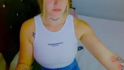 Juliana and online show from November 2025 09:39:02 PM