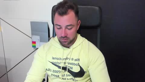 Snapshot of duncanstones chatting on February 2025 04:59:01 AM DuncanStone online show from February 2025 04:59:01 AM