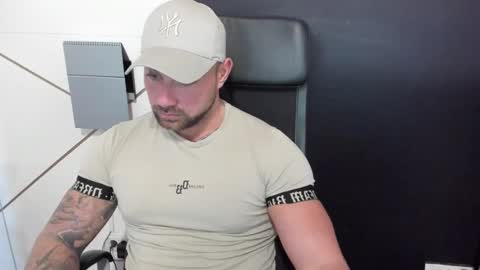 Snapshot of duncanstones chatting on February 2025 11:07:02 AM DuncanStone online show from February 2025 11:07:02 AM