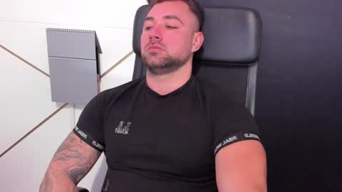 Snapshot of duncanstones chatting on February 2025 08:17:01 AM DuncanStone online show from February 2025 08:17:01 AM