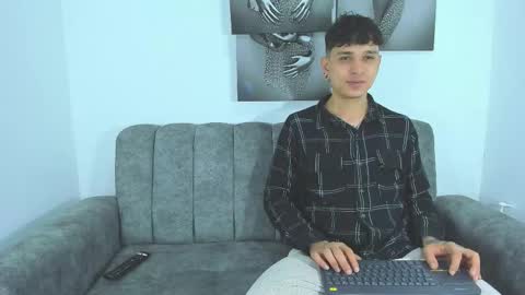 Nicolle y Julian online show from February 2026 04:18:02 AM