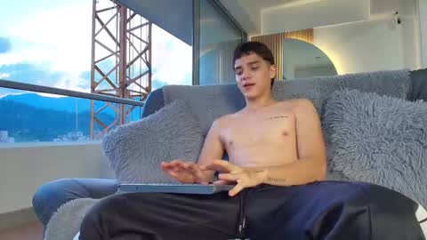 Snapshot of dustin_daimond chatting on November 2025 10:43:02 PM Dustin online show from November 2025 10:43:02 PM