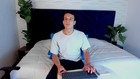 Snapshot of dustin_sonne chatting on January 2025 09:30:02 AM Dustin Sonne online show from January 2025 09:30:02 AM