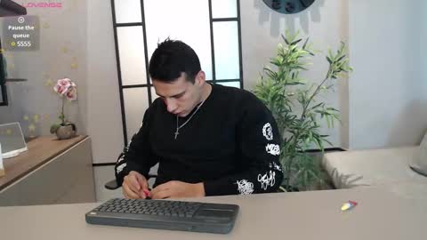 Snapshot of dustin_sonne chatting on February 2025 03:09:01 AM Dustin Sonne online show from February 2025 03:09:01 AM