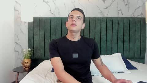 Snapshot of dustin_sonne chatting on February 2025 03:45:01 AM Dustin Sonne online show from February 2025 03:45:01 AM