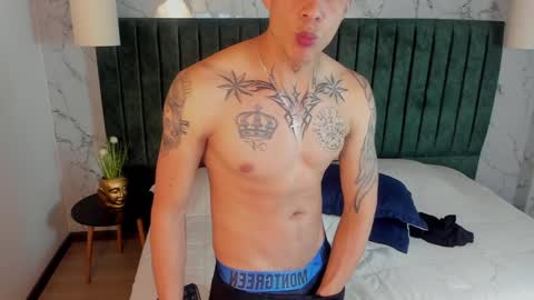 Snapshot of dustin_sonne chatting on February 2025 06:45:02 AM Dustin Sonne online show from February 2025 06:45:02 AM