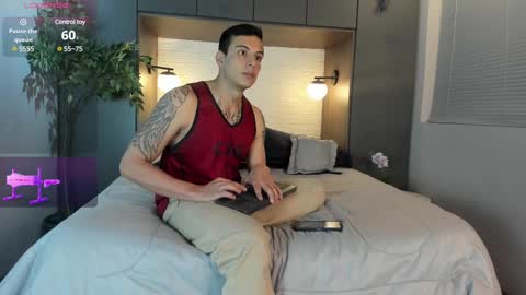 Snapshot of dustin_sonne chatting on February 2025 01:53:01 AM Dustin Sonne online show from February 2025 01:53:01 AM