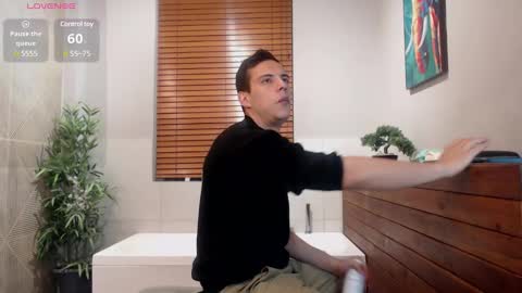 Snapshot of dustin_sonne chatting on February 2025 03:23:02 AM Dustin Sonne online show from February 2025 03:23:02 AM