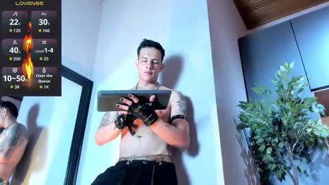 Snapshot of dustin_sonne chatting on October 2025 05:06:01 AM Dustin Sonne online show from October 2025 05:06:01 AM