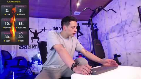 Snapshot of dustin_sonne chatting on October 2025 03:53:02 AM Dustin Sonne online show from October 2025 03:53:02 AM