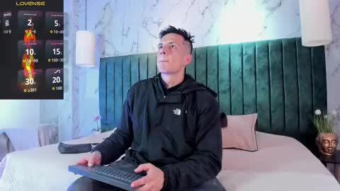 Snapshot of dustin_sonne chatting on October 2025 03:34:01 AM Dustin Sonne online show from October 2025 03:34:01 AM