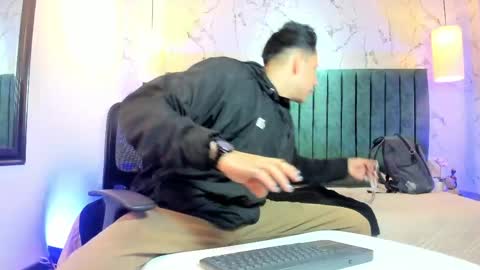 Dustin Sonne online show from June 2026 03:39:02 AM