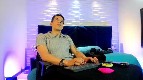 Dustin Sonne online show from July 2026 03:31:02 AM