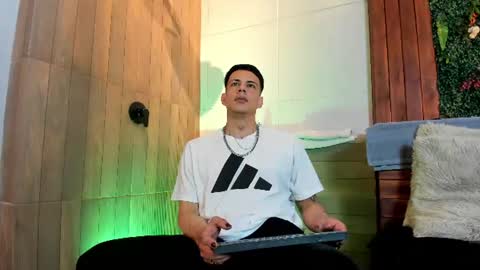 Dustin Sonne online show from July 2026 03:36:02 AM
