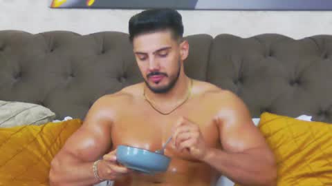 Dustin online show from April 2026 08:24:01 AM