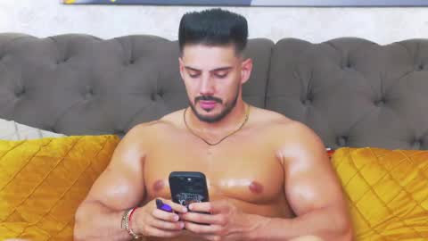 Dustin online show from May 2026 08:42:01 AM