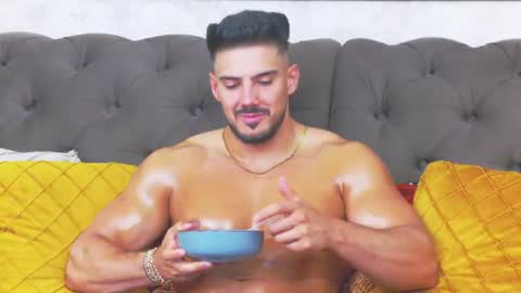 Dustin online show from June 2026 04:39:02 AM