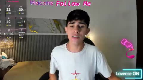 dyla_n18_ online show from June 2026 07:06:02 PM