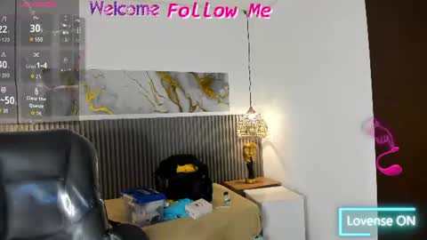 dyla_n18_ online show from June 2026 08:22:02 PM