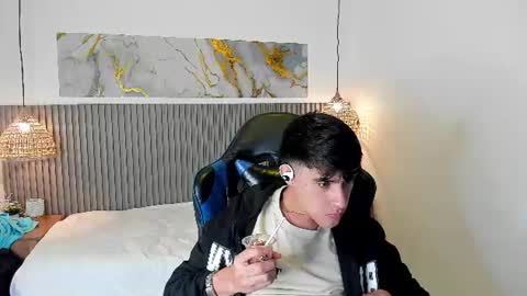 dyla_n18_ online show from July 2026 07:34:02 PM