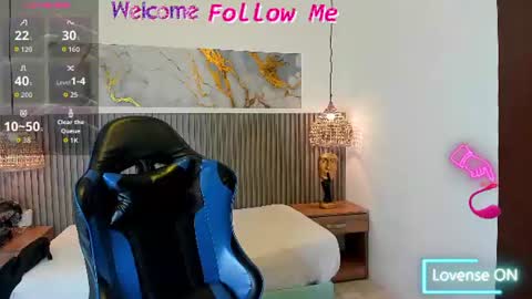 dyla_n18_ online show from July 2026 07:55:01 PM