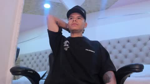 dylanroyce_ online show from April 2026 01:31:02 PM
