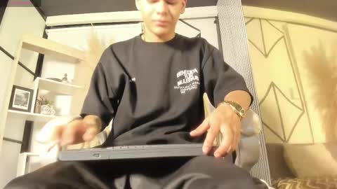 dylanroyce_ online show from May 2026 01:38:02 PM