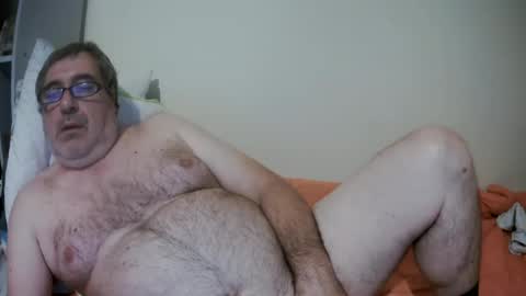 Snapshot of e1415926 chatting on December 2024 07:14:01 PM Uncle Emo online show from December 2024 07:14:01 PM