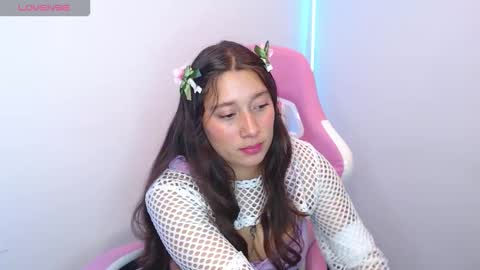 Snapshot of e_mmyy chatting on February 2026 07:20:01 PM emmy 3 online show from February 2026 07:20:01 PM