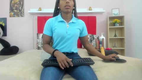 linda online show from December 2025 12:00:02 PM